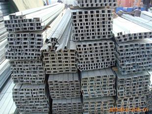 镀锌角钢 建筑与工业领域的耐久选择——上海冉申钢铁销售供应产品解析